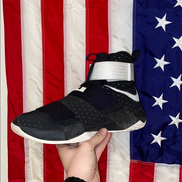 lebron soldier 10s